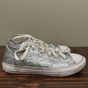 Converse low top shoes size: 3